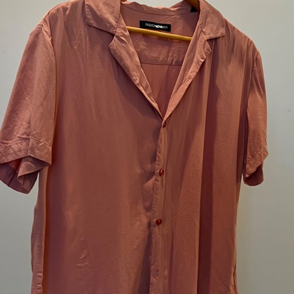 Fashion Nova Men’s Rose Pink Button-Up Shirt - Picture 3 of 3